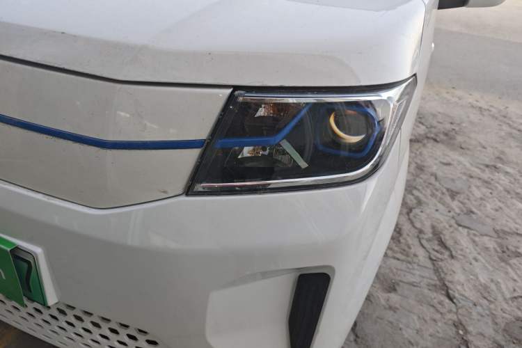 Used SRM Haoyun 2025 Launch Edition Farady 42.3 kWh 305 km 6 seats Left Front Headlight