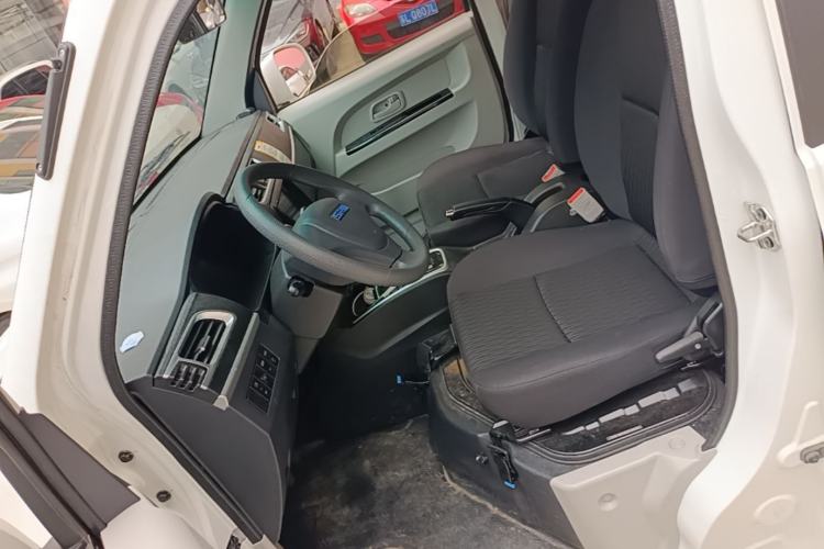 Used SRM Haoyun 2025 Launch Edition Farady 42.3 kWh 305 km 6 seats Left Front Seat