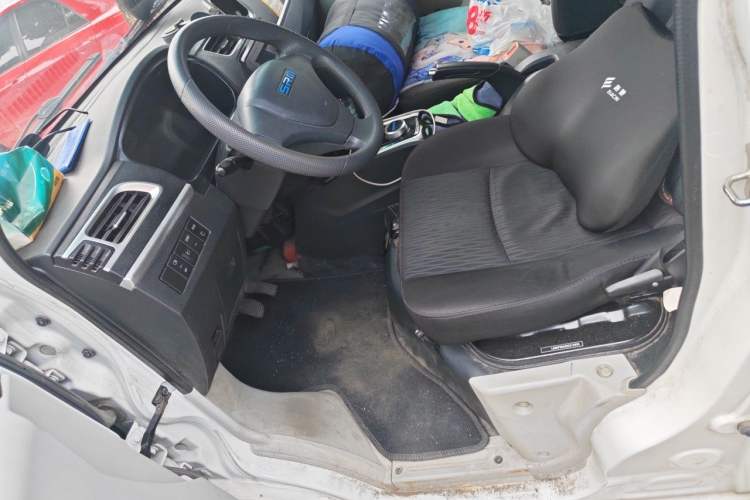 Used SRM Haoyun 2025 Launch Edition Farady 42.3 kWh 305 km 6 seats Left Front Seat
