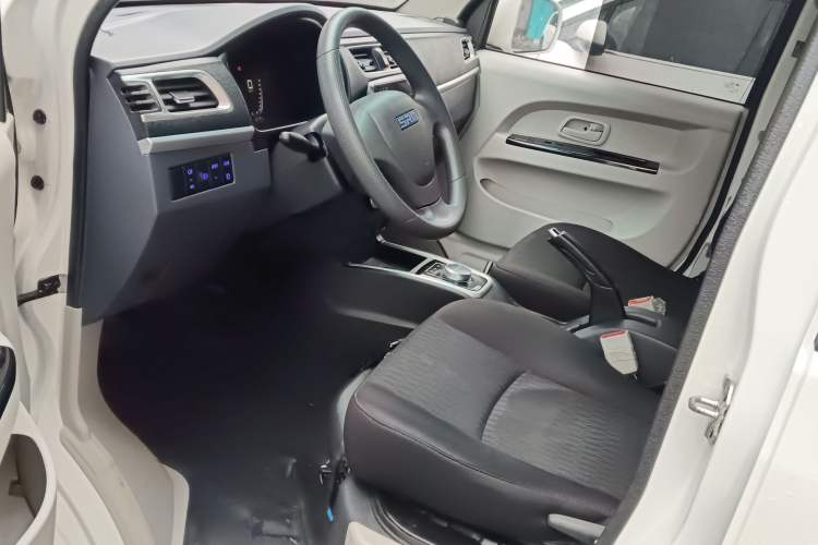 Used SRM Haoyun 2025 Launch Edition Farady 42.3 kWh 305 km 6 seats Left Front Seat