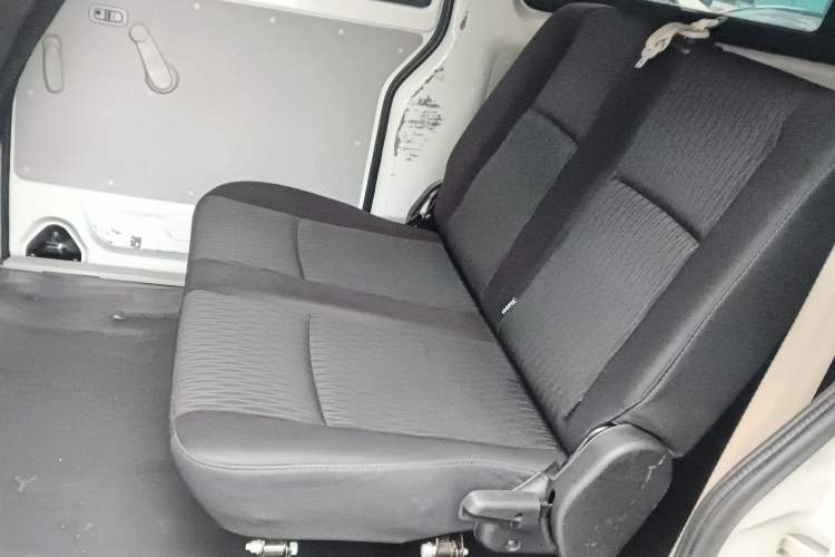 Used SRM Haoyun 2025 Launch Edition Farady 42.3 kWh 305 km 6 seats Left Rear Seat