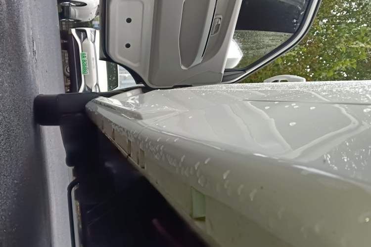Used SRM Haoyun 2025 Launch Edition Farady 42.3 kWh 305 km 6 seats Left Side Sill