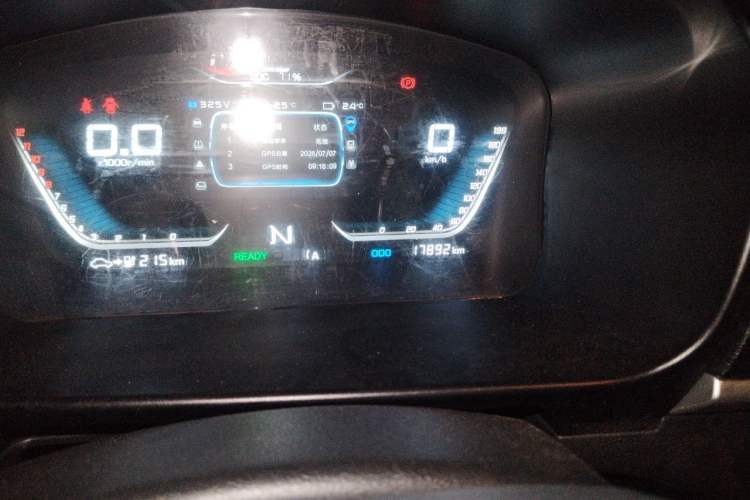 Used SRM Haoyun 2025 Launch Edition Farady 42.3 kWh 305 km 6 seats Odometer Close Up