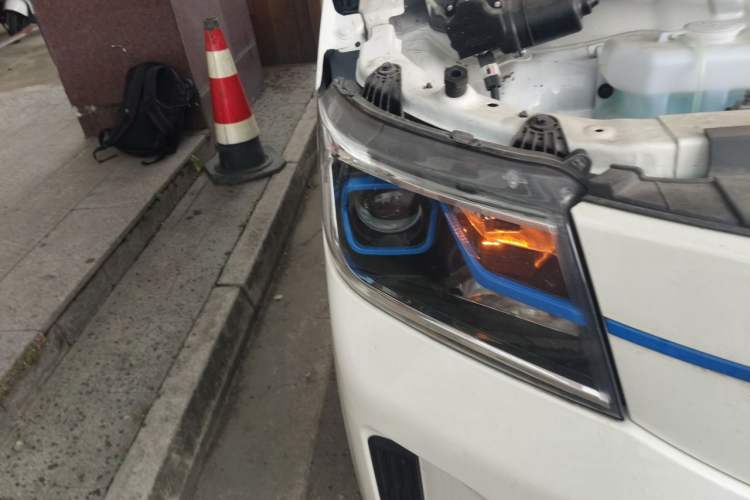 Used SRM Haoyun  Right Front Headlight