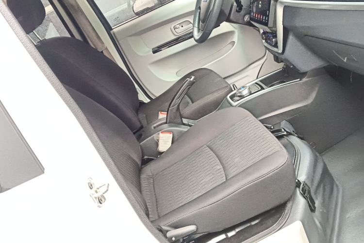 Used SRM Haoyun 2025 Launch Edition Farady 42.3 kWh 305 km 6 seats Right Front Seat