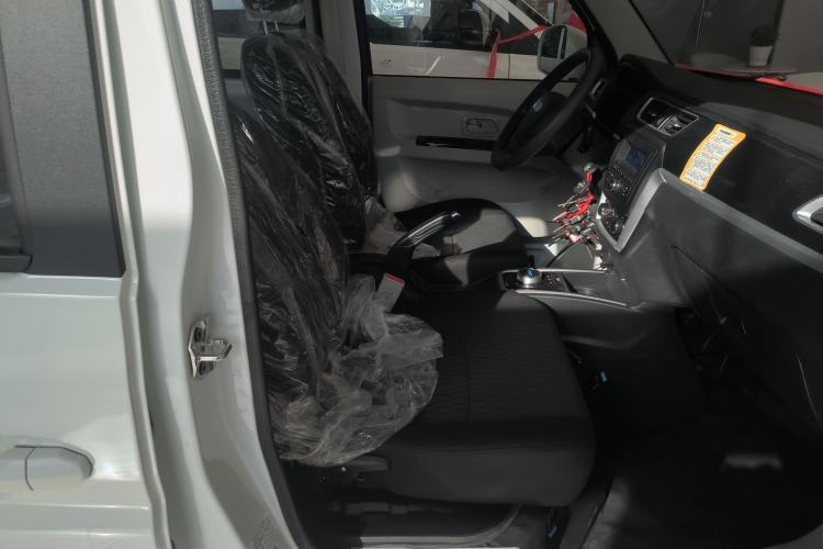 Used SRM Haoyun 2025 Launch Edition Farady 42.3 kWh 305 km 6 seats Right Front Seat