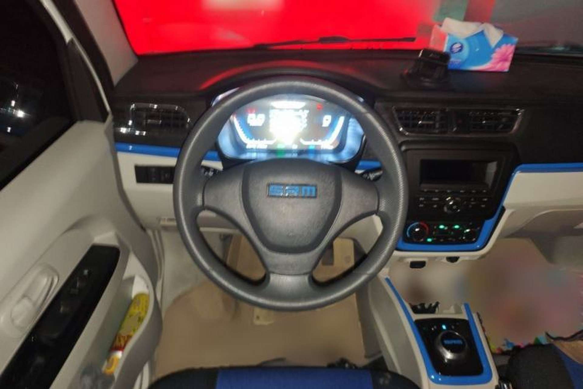 Used SRM Haoyun 2025 Standard Model Ningde 38.64kWh 270KM 6 Seats Steering Wheel