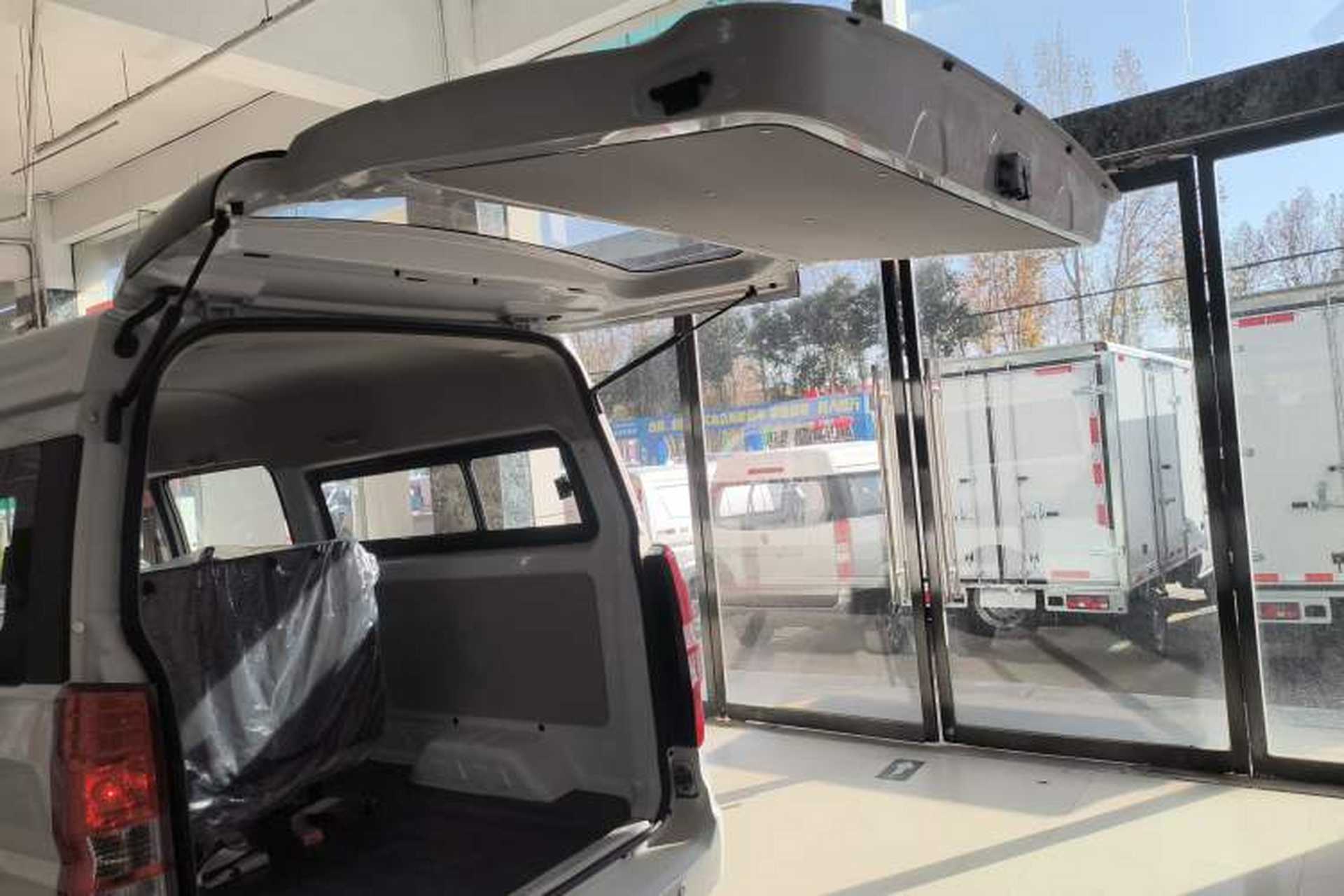 Used SRM Haoyun 2025 Launch Edition Farady 42.3 kWh 305 km 6 seats Trunk
