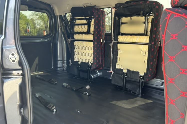 Used SRM Jinhaishi M 2024 1.5L Engineering Lion Passenger Van 5/6/7 Seats Interior 5