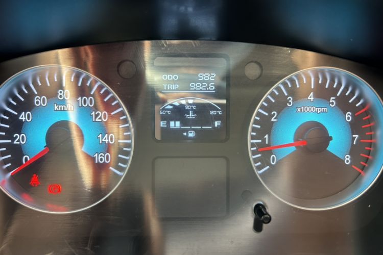 Used SRM Jinhaishi M 2024 1.5L Engineering Lion Passenger Van 5/6/7 Seats Odometer Close Up
