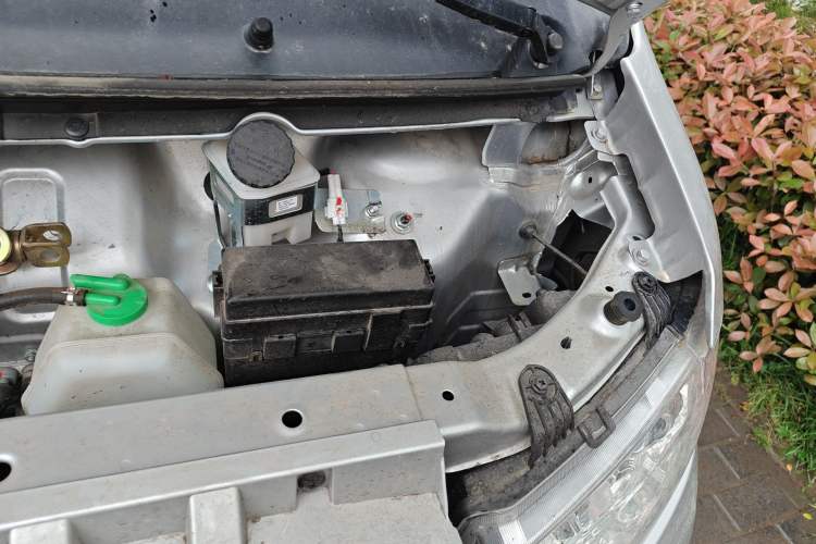 Used SRM Jinka S1  Engine Bay Left