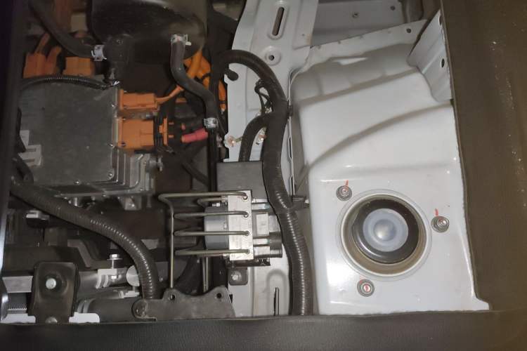 Used SRM New Energy E3 2025 Fudi 310KM Practical Van Engine Bay Left