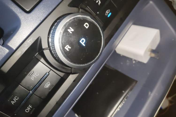 Used SRM New Energy E3 2025 Fudi 310KM Practical Van Gear Lever