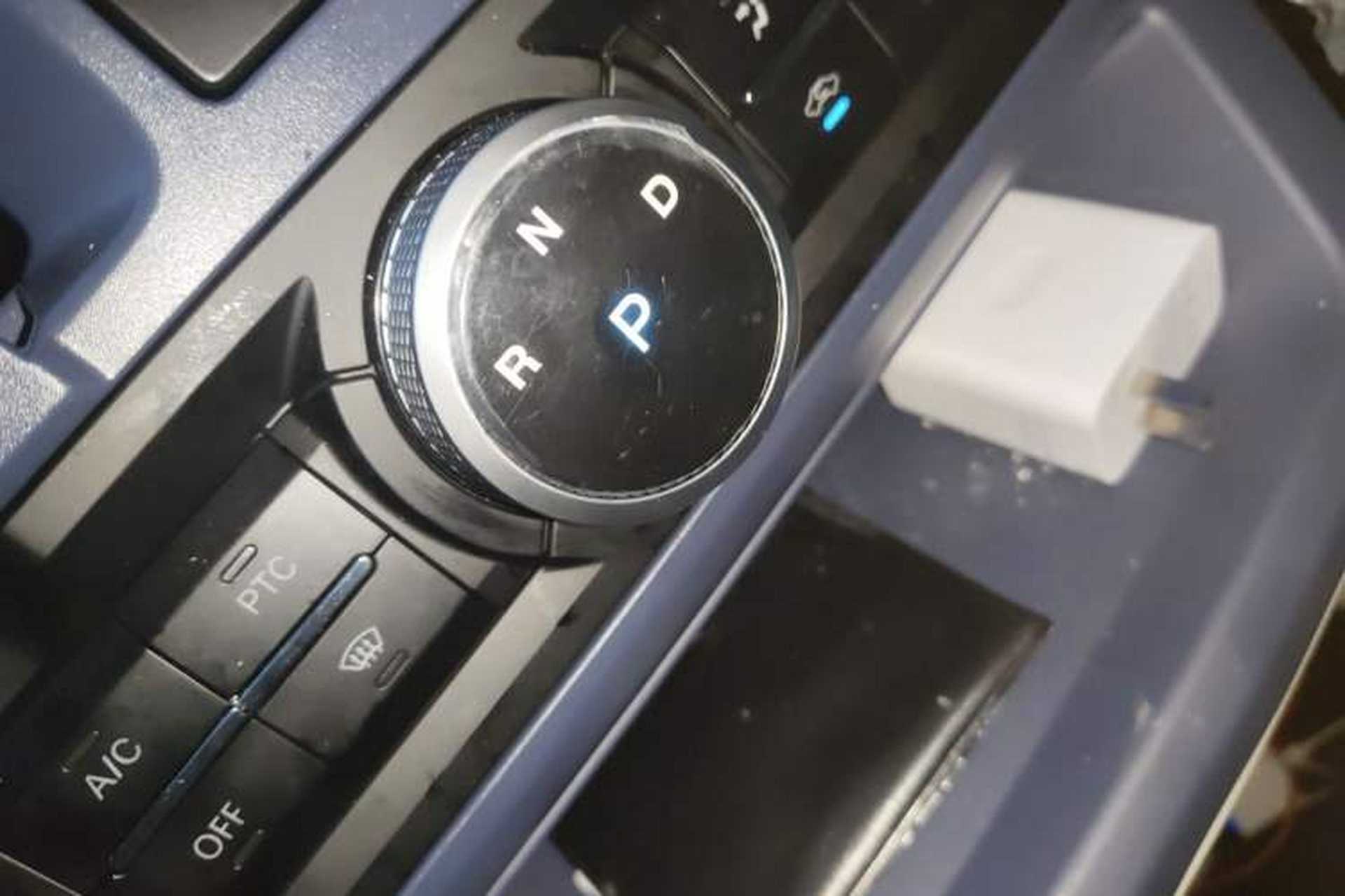 Used SRM New Energy E3 2025 Fudi 310KM Practical Van Gear Lever