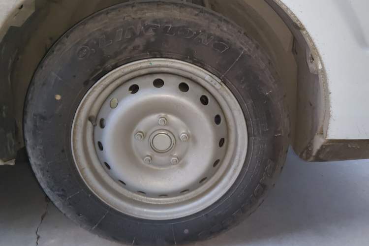 Used SRM New Energy E3 2025 Fudi 310KM Practical Van Right Front Wheel Hub