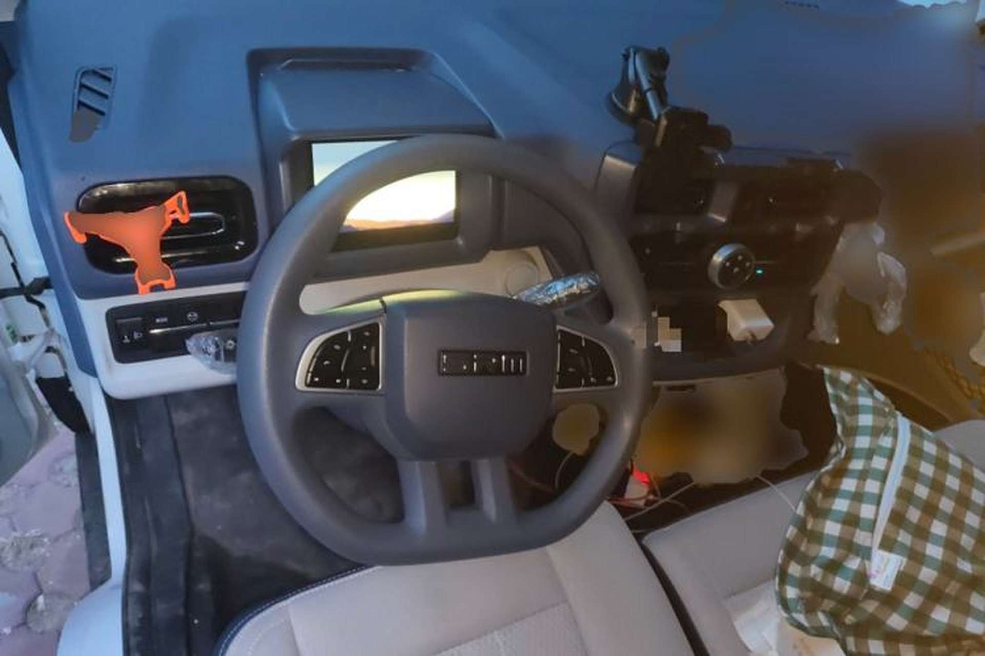 Used SRM New Energy E3 2025 Fudi 310KM Practical Van Steering Wheel
