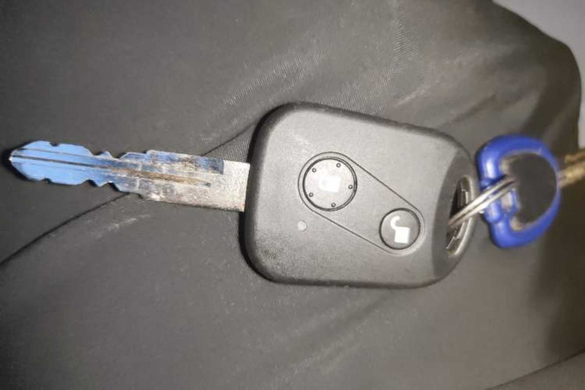 Used SRM New Energy E3 2025 Fudi 310KM Practical Van Vehicle Key