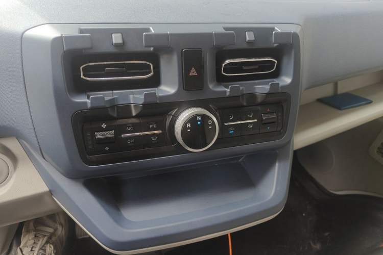 Used SRM New Energy E3 2024 Luxury Model Audio And AC Panel