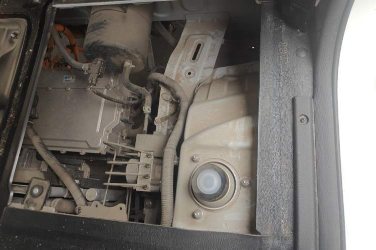 Used SRM New Energy E3 2024 Luxury Model Engine Bay Left