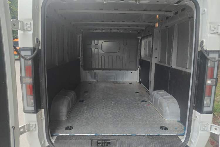 Used SRM New Energy E3 2024 Luxury Model Trunk