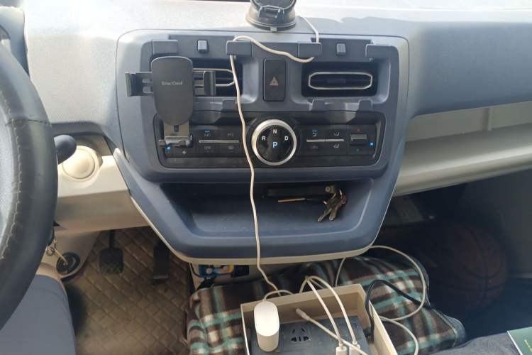 Used SRM New Energy E3 2025 Fudi 310KM Practical Passenger Vehicle Audio And AC Panel