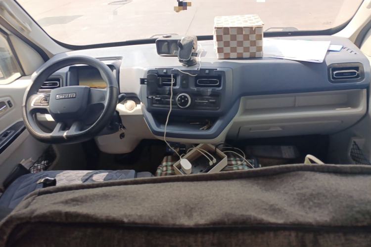 Used SRM New Energy E3 2025 Fudi 310KM Practical Passenger Vehicle Center Console