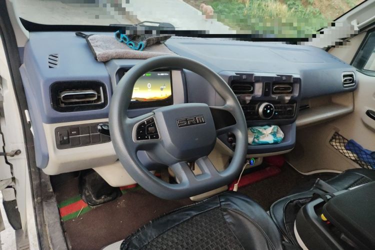 Used SRM New Energy E3 2025 Fudi 310KM Practical Passenger Vehicle Center Console