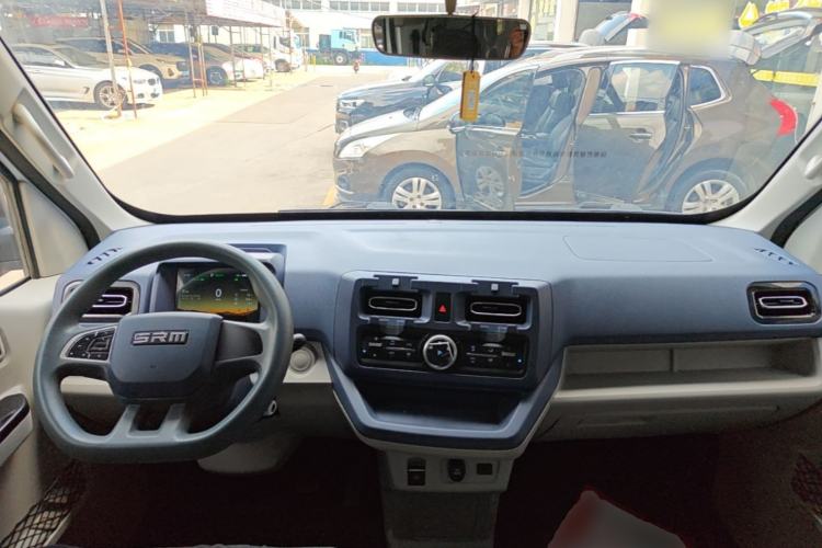 Used SRM New Energy E3 2025 Fudi 310KM Practical Passenger Vehicle Center Console