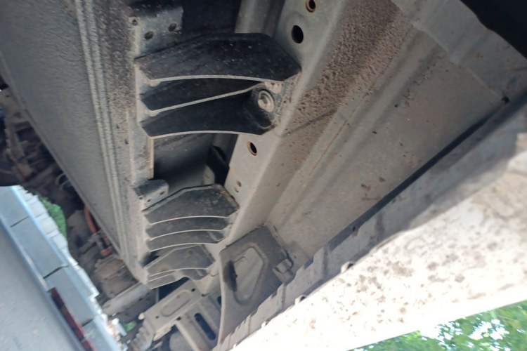 Used SRM New Energy E3 2025 Fudi 310KM Practical Passenger Vehicle Chassis Front Left