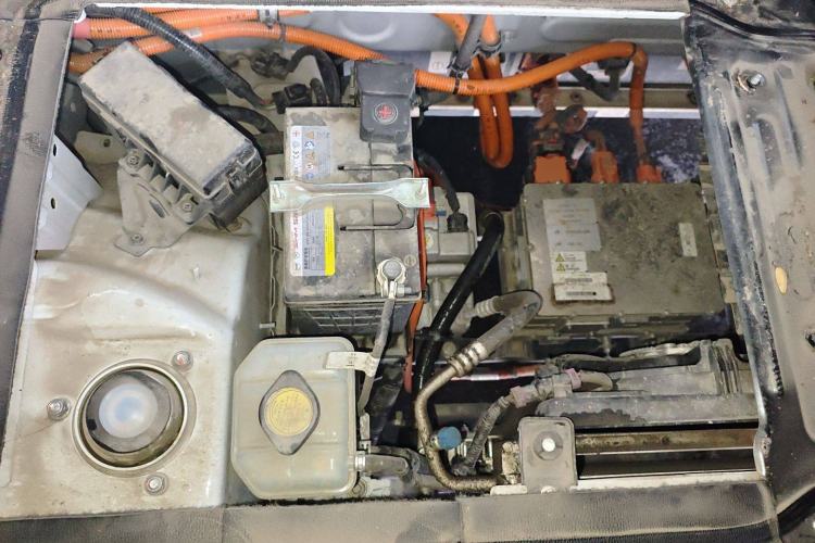 Used SRM New Energy E3 2025 Fudi 310KM Practical Passenger Vehicle Engine Bay