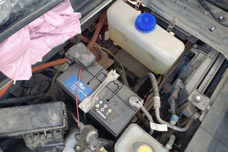 Used SRM New Energy E3 2025 Fudi 310KM Practical Passenger Vehicle Engine Bay Left