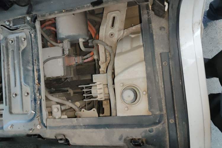 Used SRM New Energy E3 2025 Fudi 310KM Practical Passenger Vehicle Engine Bay Left