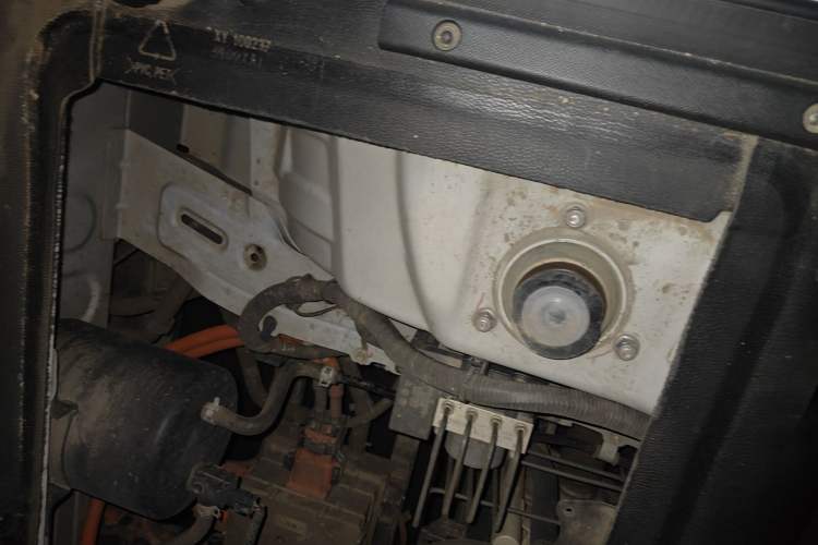 Used SRM New Energy E3 2025 Fudi 310KM Practical Passenger Vehicle Engine Bay Left