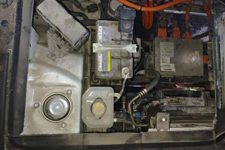 Used SRM New Energy E3 2025 Fudi 310KM Practical Passenger Vehicle Engine Bay Right