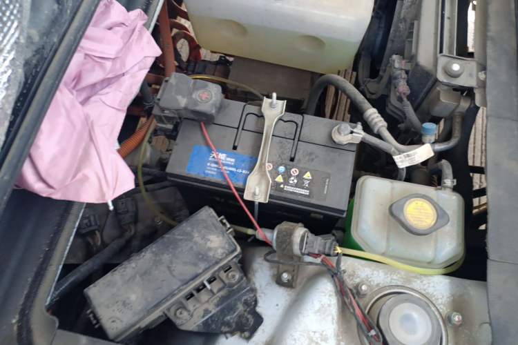 Used SRM New Energy E3 2025 Fudi 310KM Practical Passenger Vehicle Engine Bay Right
