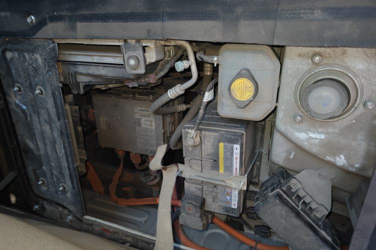 Used SRM New Energy E3 2025 Fudi 310KM Practical Passenger Vehicle Engine Bay