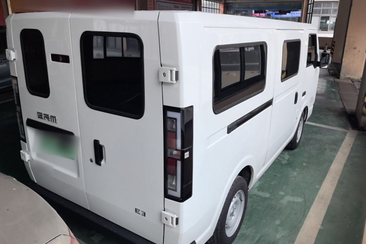Used SRM New Energy E3 2025 Fudi 310KM Practical Passenger Vehicle Exterior 3