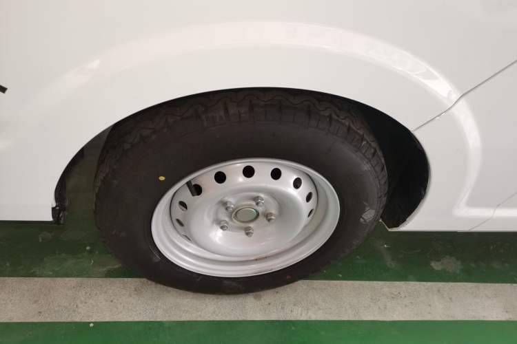 Used SRM New Energy E3 2025 Fudi 310KM Practical Passenger Vehicle Exterior 7
