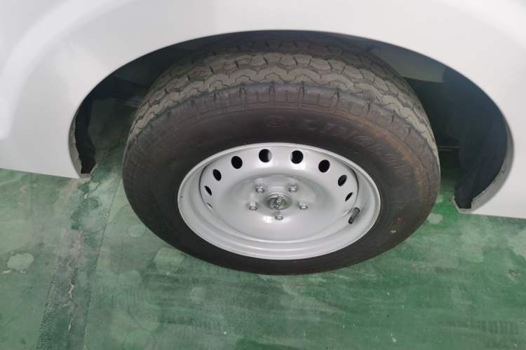 Used SRM New Energy E3 2025 Fudi 310KM Practical Passenger Vehicle Exterior 8