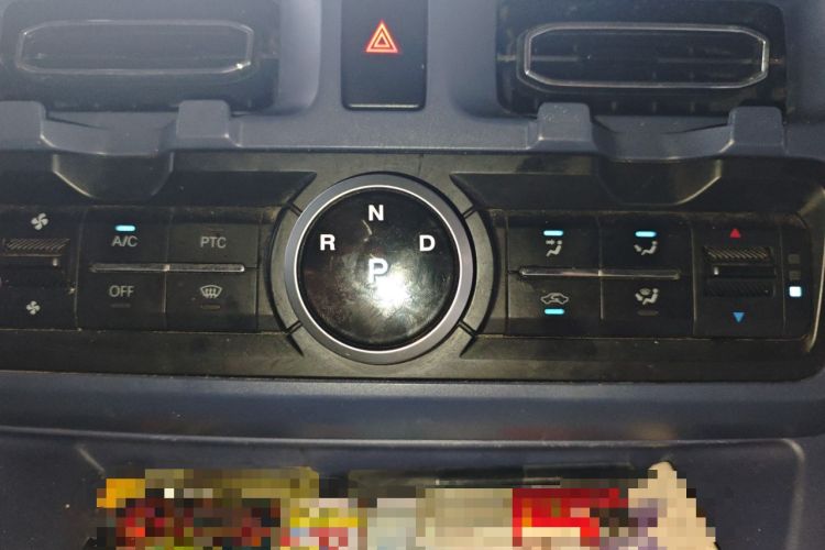Used SRM New Energy E3 2025 Fudi 310KM Practical Passenger Vehicle Gear Lever