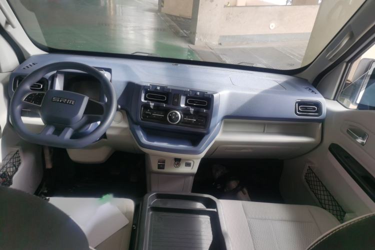 Used SRM New Energy E3 2025 Fudi 310KM Practical Passenger Vehicle Interior 2