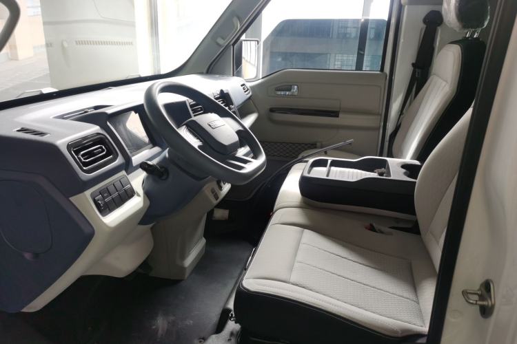 Used SRM New Energy E3 2025 Fudi 310KM Practical Passenger Vehicle Interior 3