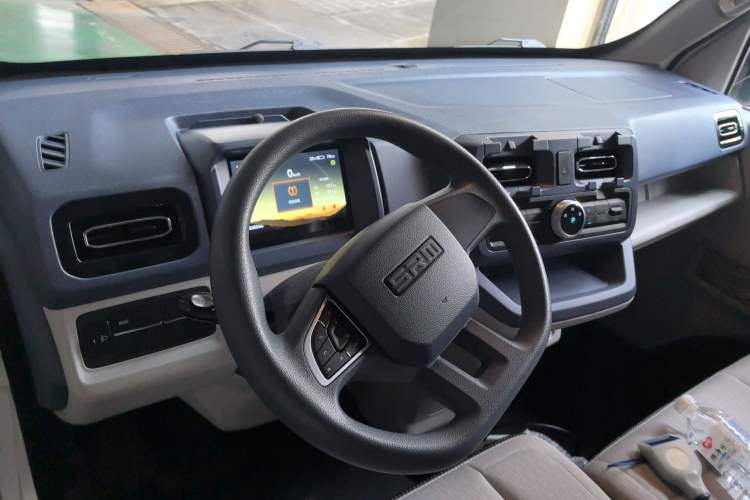 Used SRM New Energy E3 2025 Fudi 310KM Practical Passenger Vehicle Interior 3
