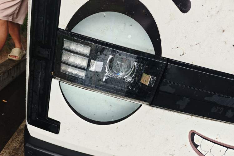 Used SRM New Energy E3 2025 Fudi 310KM Practical Passenger Vehicle Right Front Headlight