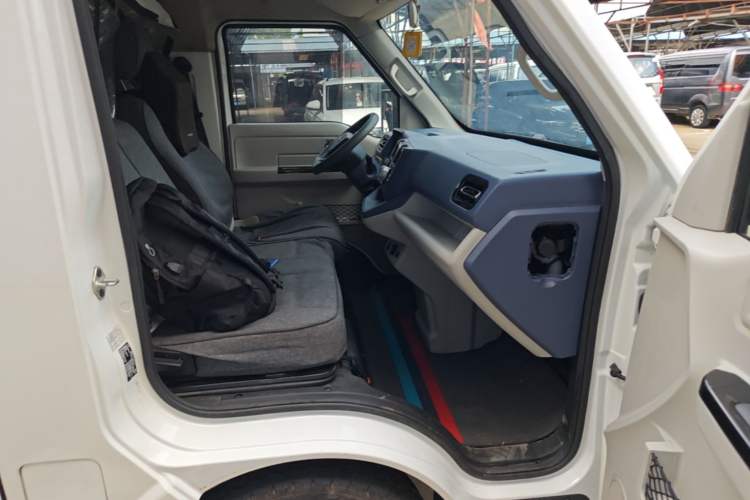 Used SRM New Energy E3 2025 Fudi 310KM Practical Passenger Vehicle Right Front Seat