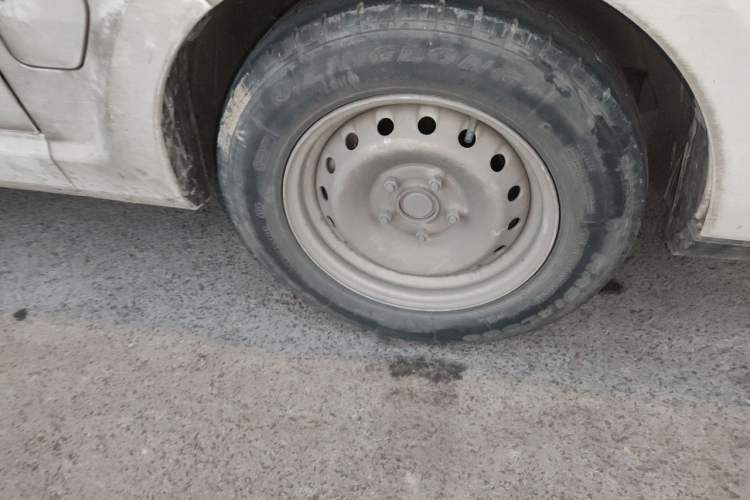 Used SRM New Energy E3 2025 Fudi 310KM Practical Passenger Vehicle Right Front Wheel Hub
