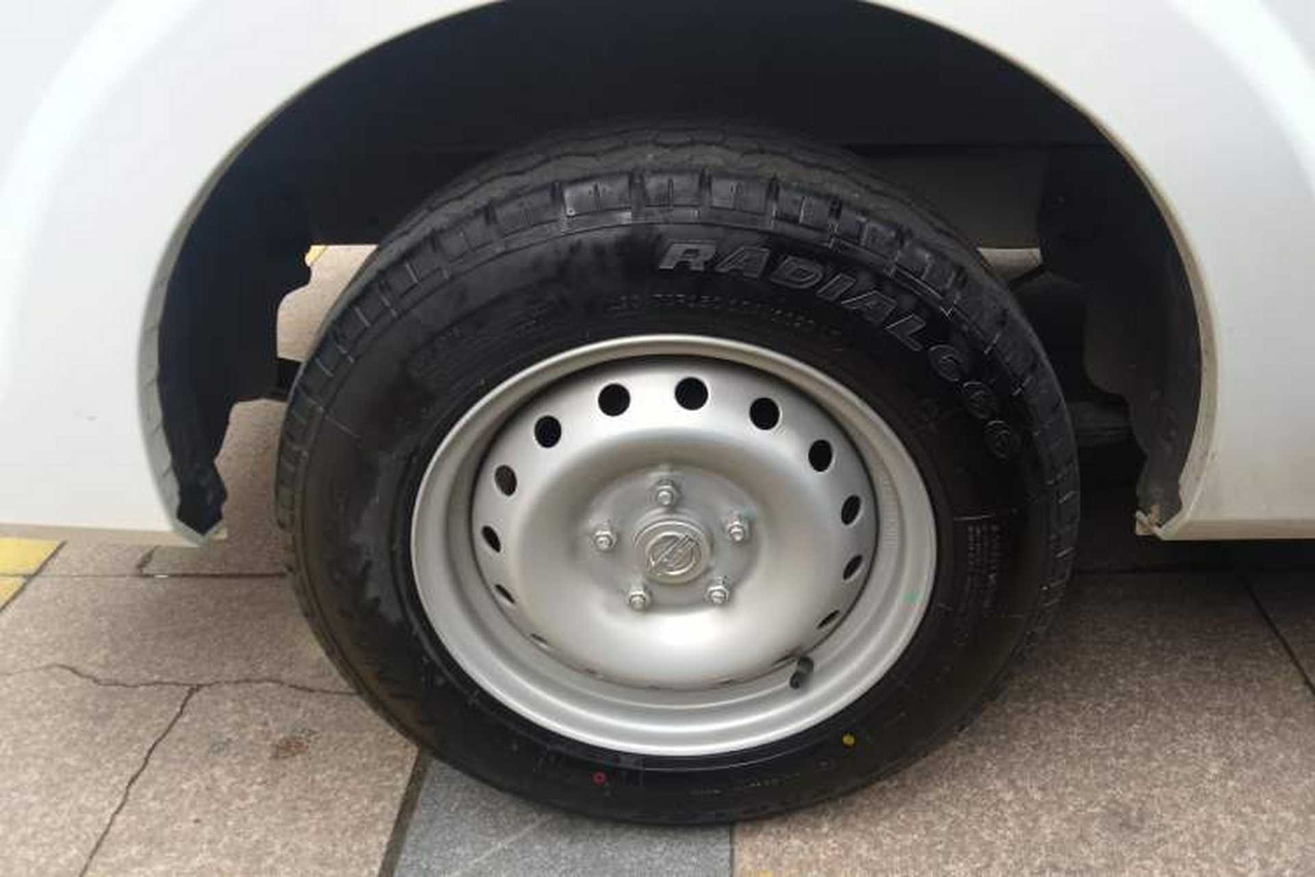 Used SRM New Energy E3 2025 Fudi 310KM Practical Passenger Vehicle Right Rear Wheel Hub