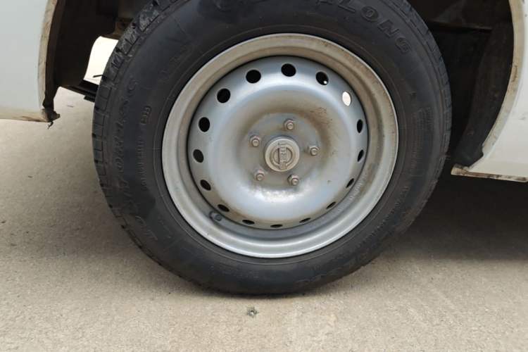 Used SRM New Energy E3 2025 Fudi 310KM Practical Passenger Vehicle Right Rear Wheel Hub