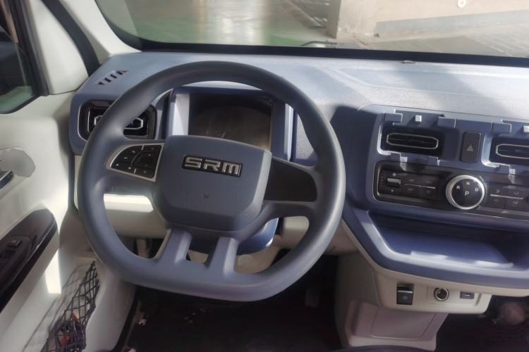 Used SRM New Energy E3 2025 Fudi 310KM Practical Passenger Vehicle Steering Wheel