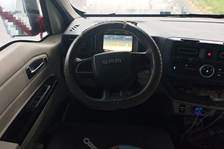Used SRM New Energy E3 2025 Fudi 310KM Practical Passenger Vehicle Steering Wheel